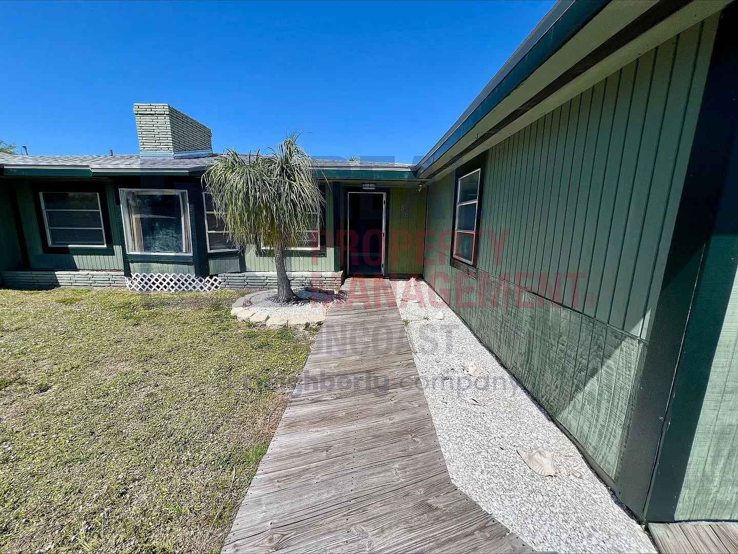 Adorable 2/2 available for annual lease now! — Photo 1