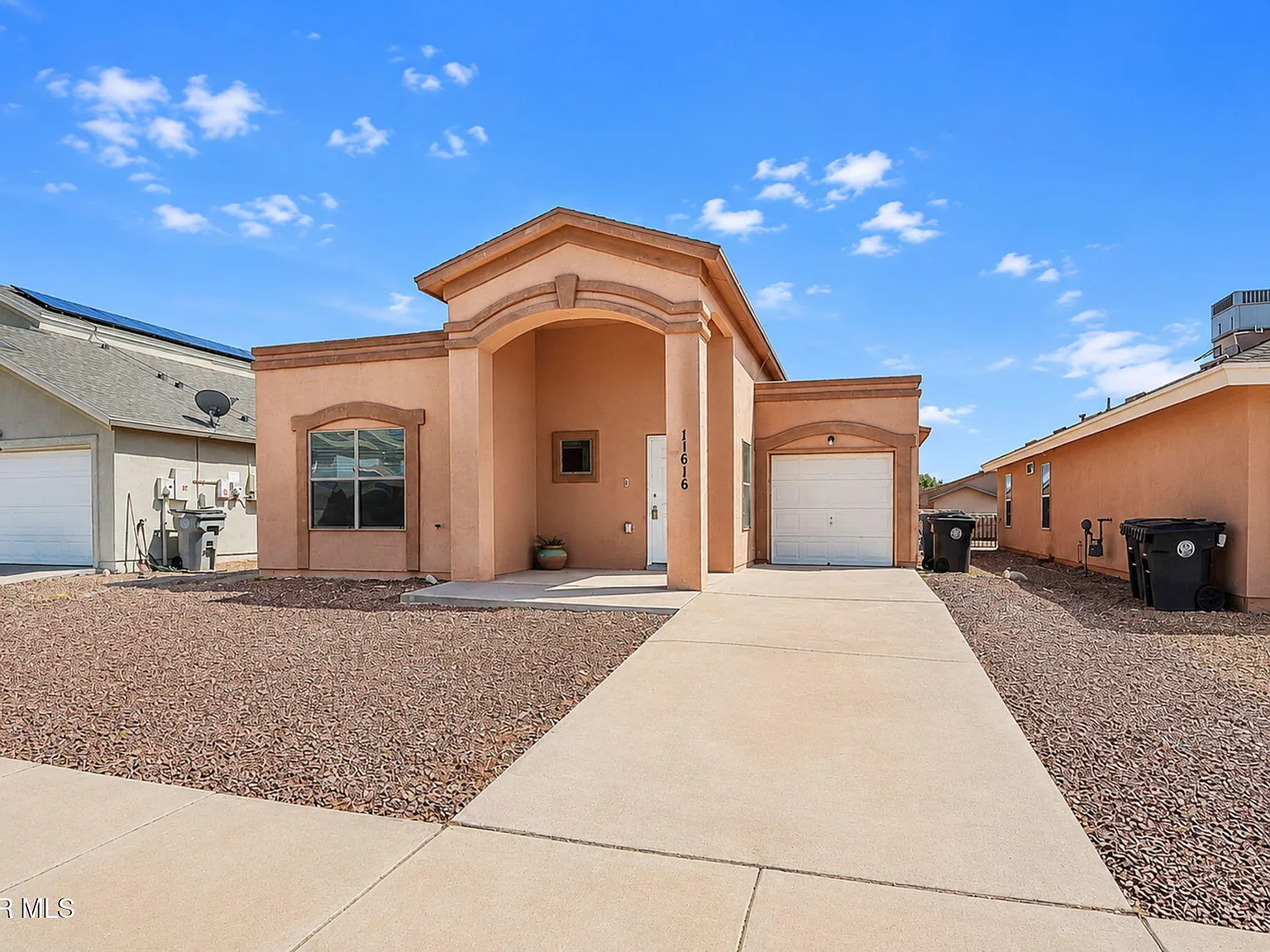 3 bed, 2.0 bath, 1204 sqft, $1,850 — Photo 2