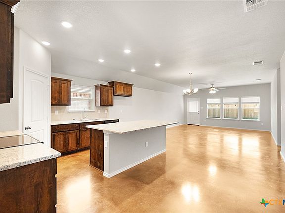 3rd image of 1418 Lindsey Dr