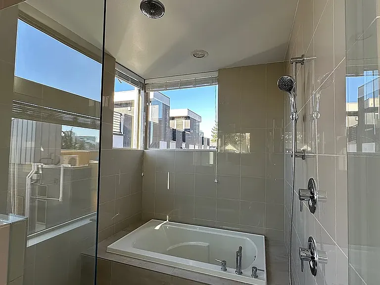1406 E Spring St — Photo 23