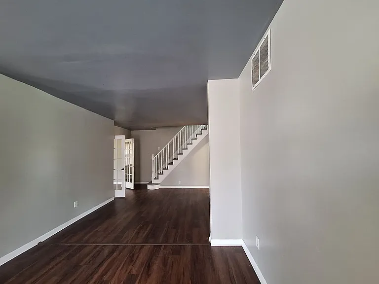 23720 Shakespeare Ave — Photo 11