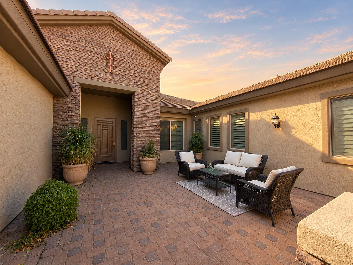 Luxury 5-Bedroom Home with Finished Basement in Chandler — Photo 4