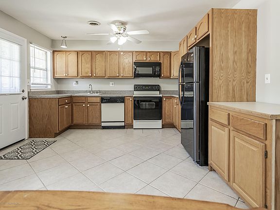 4th image of 25B Gramercy Ln