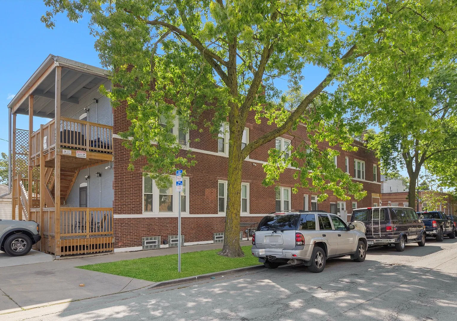 3 bed, 1100 sqft, $2,000 — Photo 4