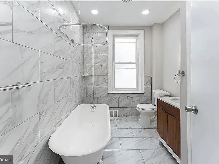 100 W Sharpnack St — Photo 10