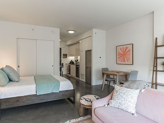 5th image of 18 10th St APT 1631