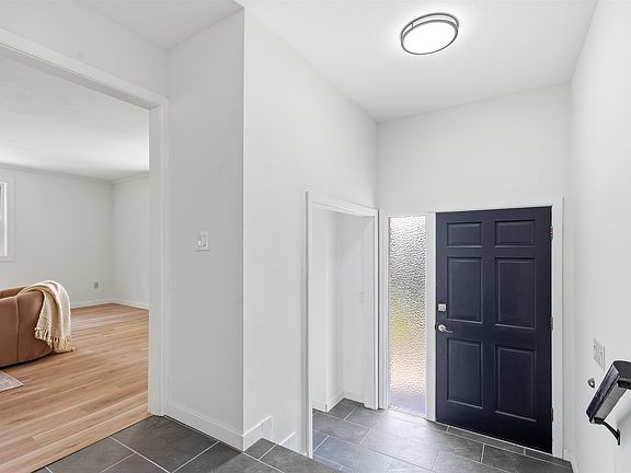 3rd image of 3660 W Rosamond Ave