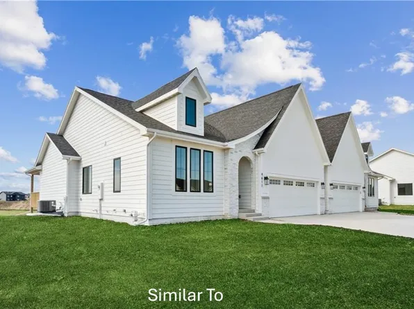 1541 Hazel St, Pella, IA 50219