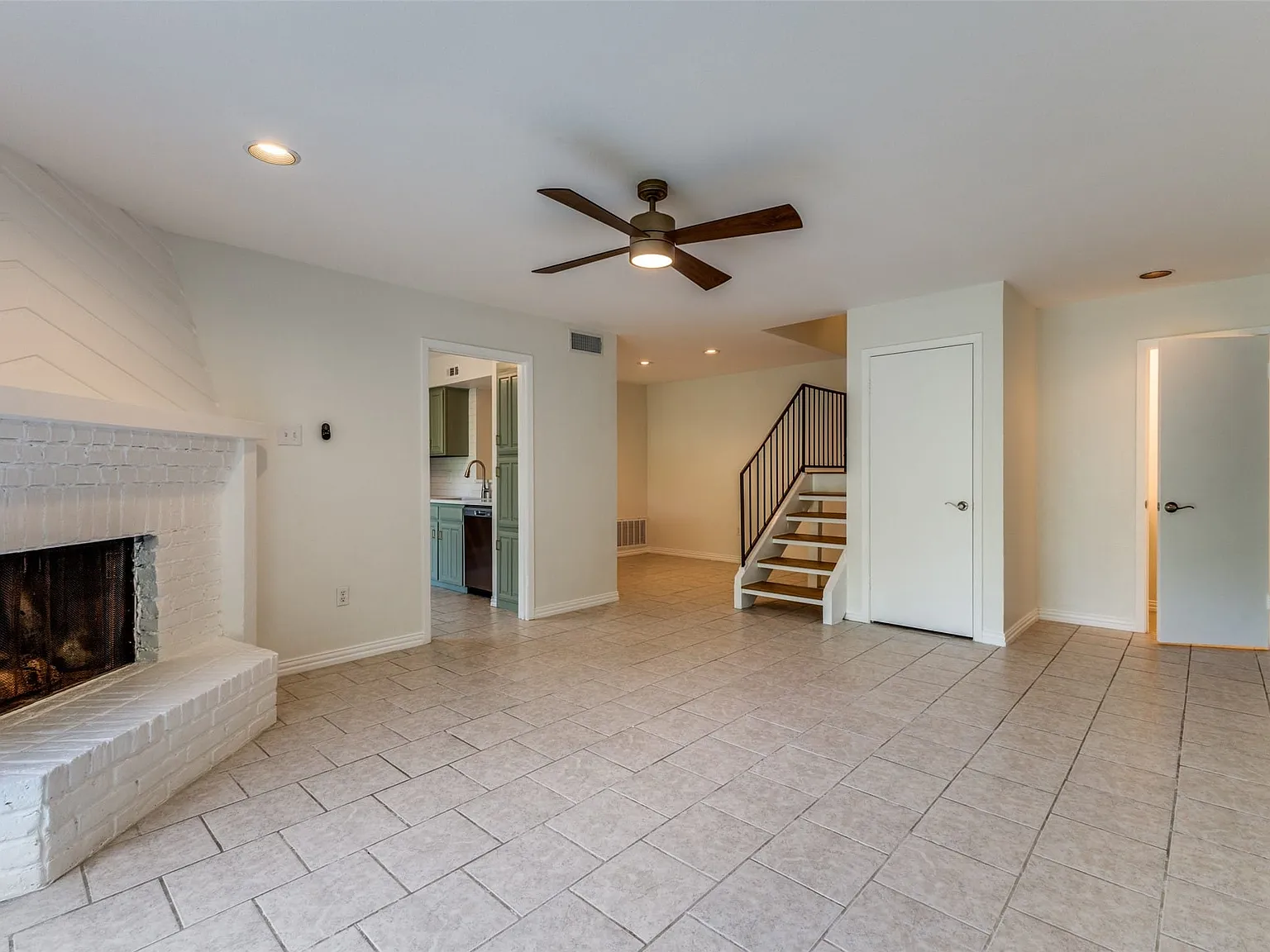 2 bed, 2.5 bath, 1135 sqft, $1,950 — Photo 3