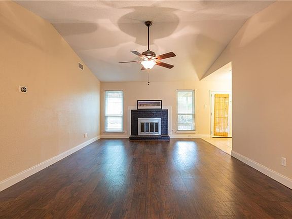 5th image of 1502 Legget St
