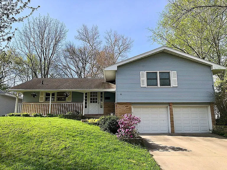 2819 Brookside Dr — Photo 2