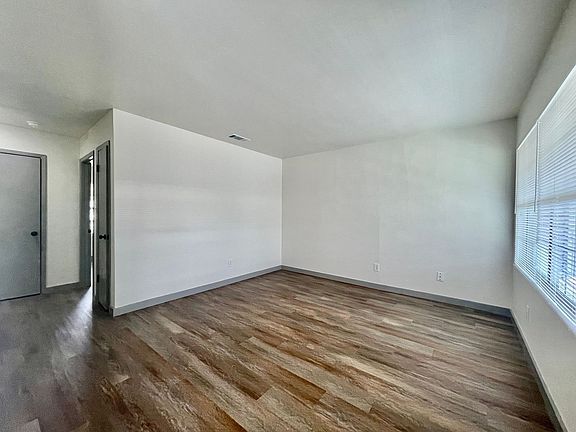 4th image of 104 Ladybird Ln #D