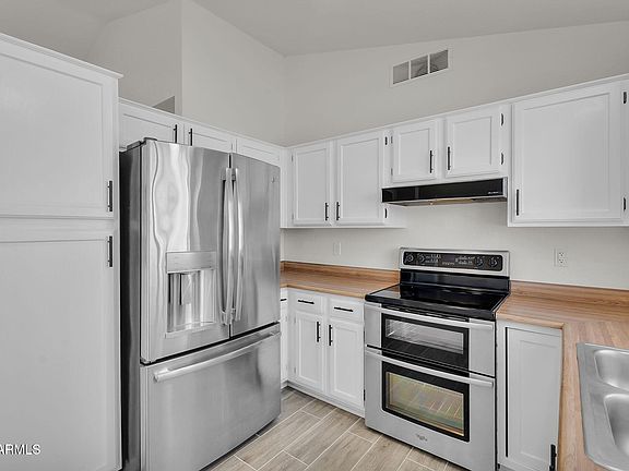 4th image of 690 W MESQUITE Street