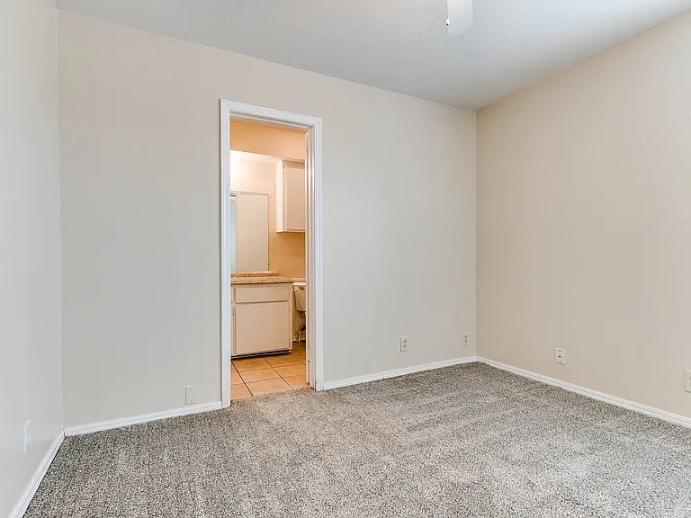 504 N Davis Ave — Photo 27