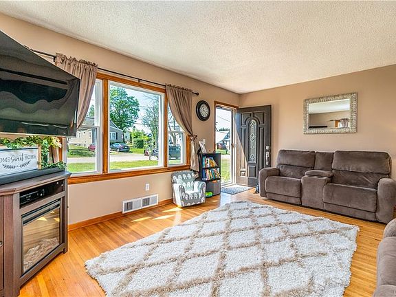 5th image of 234 Hillside Ave