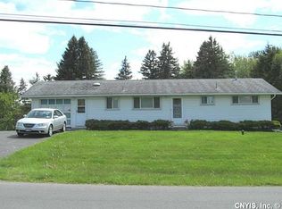 6104 Kenneth Dr, North Syracuse, NY 13212