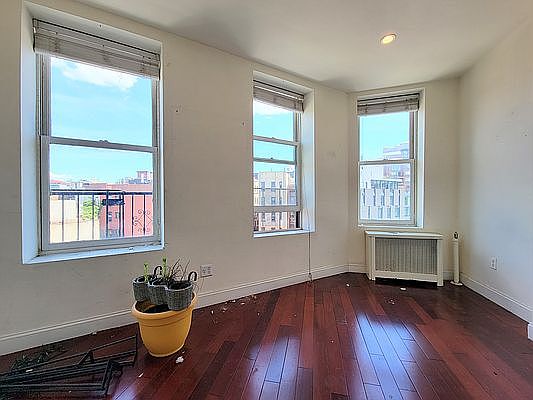 1st image of 26 7th Ave S #5X