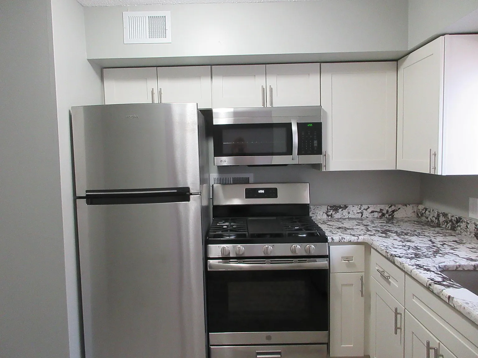 4729 California St — Photo 3
