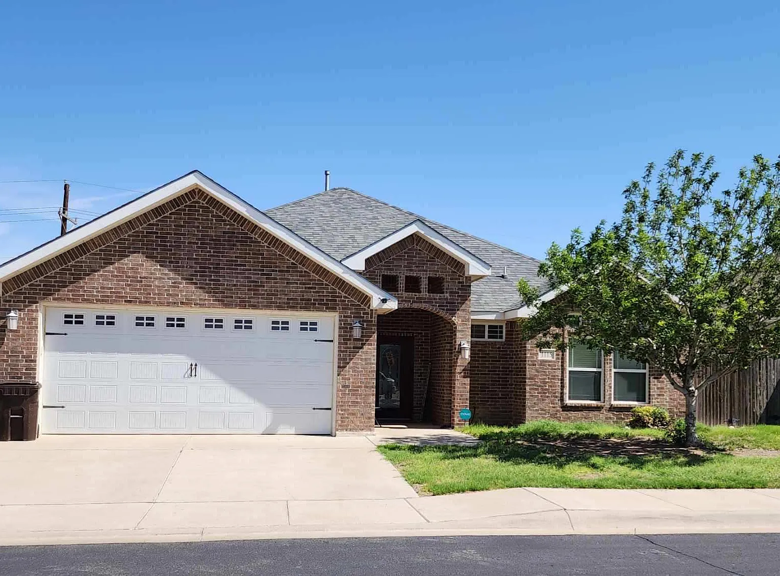 3 bed, 2.0 bath, 1867 sqft, $2,400 — Photo 1