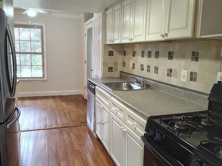 5956 Westchester Park Dr — Photo 5