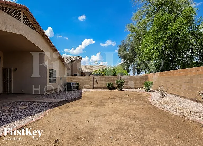 2405 N 128th Dr — Photo 15