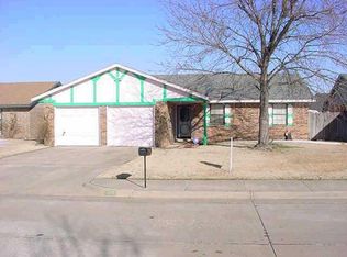 1055 E Dover Mansion, Yukon, OK 73099