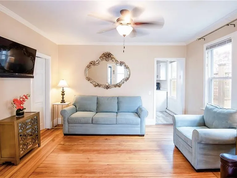 27 Peckham Ave — Photo 7