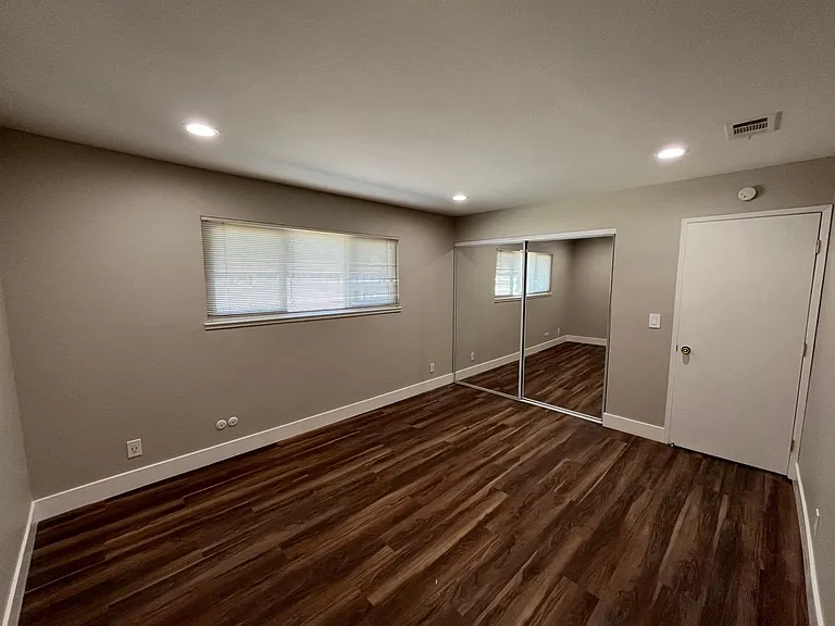 4844 Saginaw Cir — Photo 11
