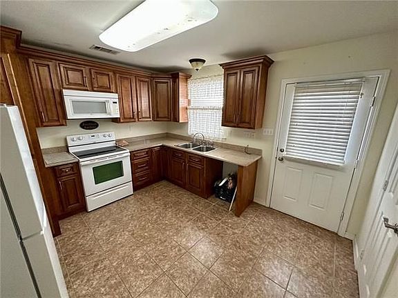 4th image of 5729 Vermillion Blvd