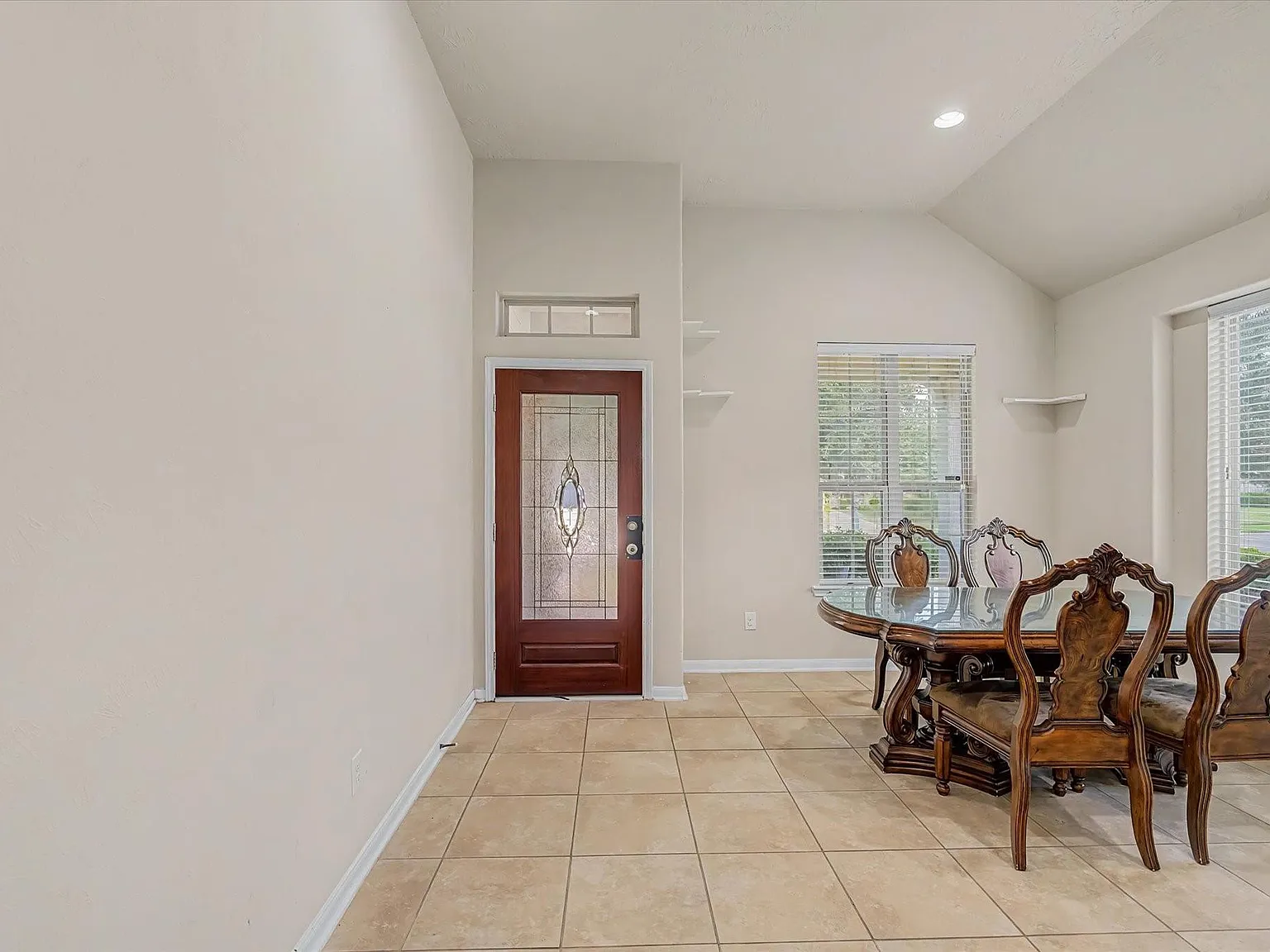 3 bed, 2.0 bath, 1757 sqft, $1,900 — Photo 4