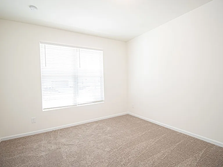 1528 Felthorpe Way — Photo 3