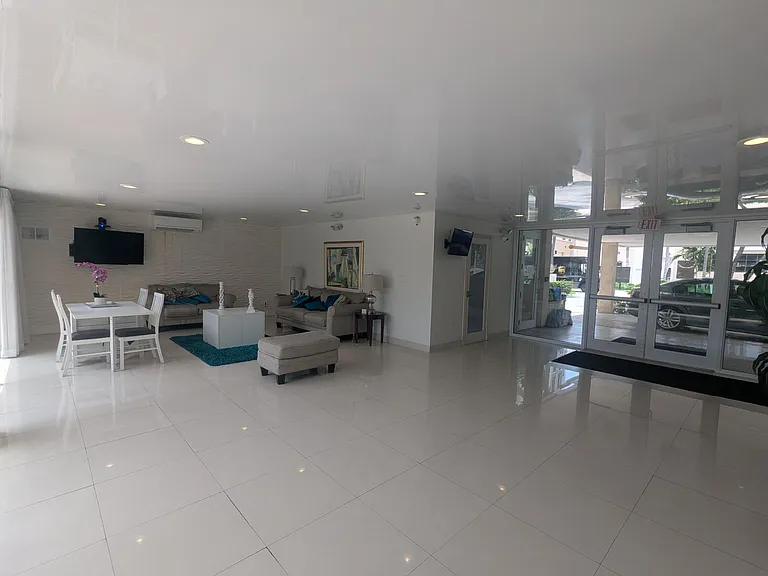 220 Kings Point Dr #501 — Photo 23