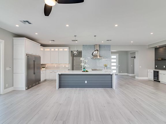 5th image of 7208 W Larkspur Dr