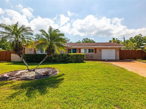 1365 Windsor Dr, Clearwater, FL 33756