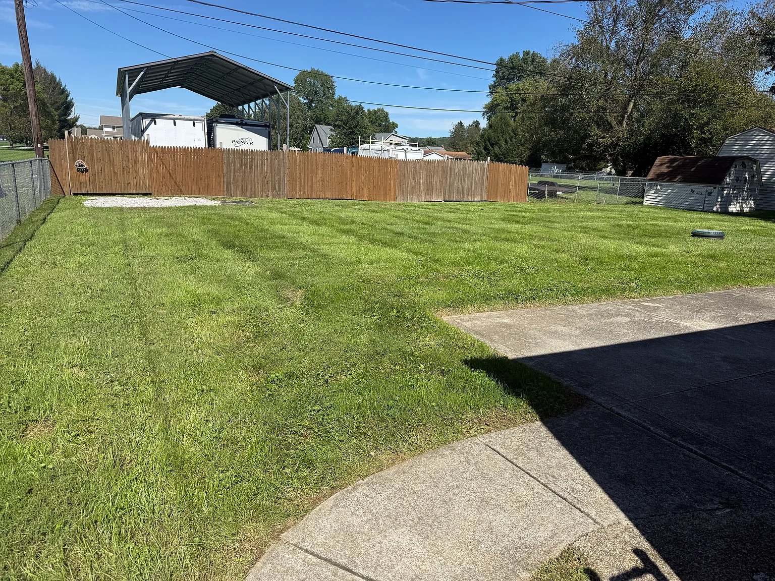 3 bed, 2464 sqft, $2,200 — Photo 2