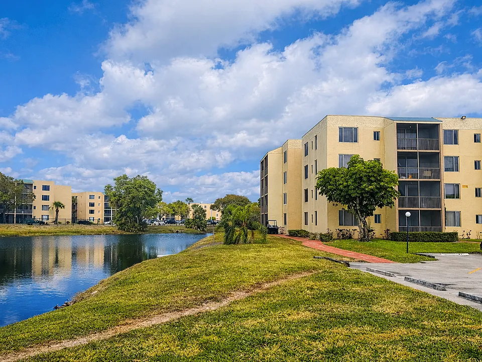 Somerset Grove Apartments