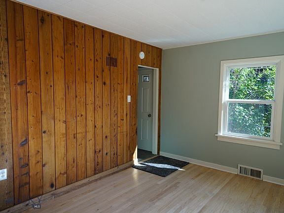 3rd image of 608 S 10th Ave