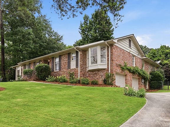 4th image of 3636 Crestside Rd