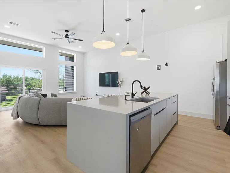 5505 Hershe St — Photo 9