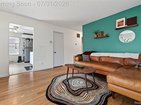 5th image of 3387 Curwood St