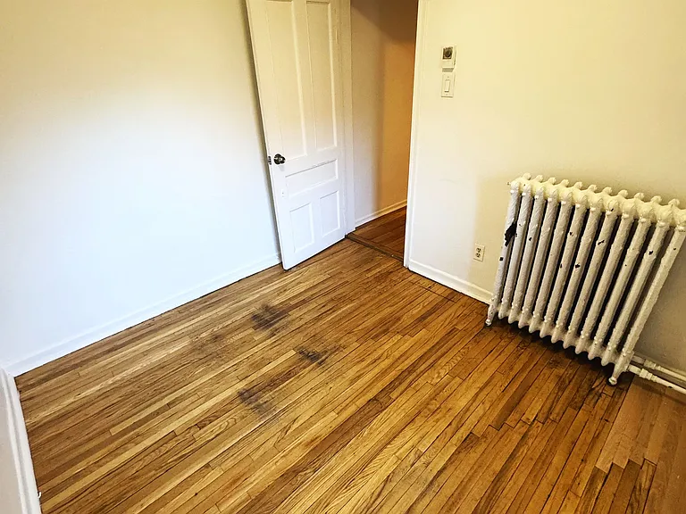 383 Lansdowne Ave #MAIN FLOOR — Photo 23