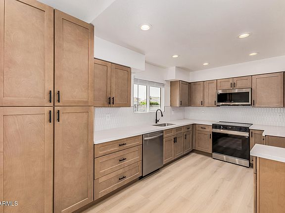 4th image of 2647 E JUANITA Avenue