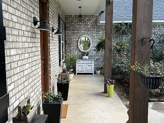 5th image of 69 Margarets Dr