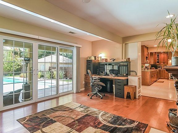 5th image of 5942 Mammoth Ave