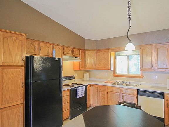 3rd image of 608 Lyman St