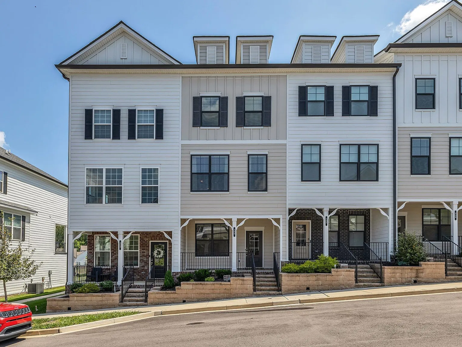 2 bed, 3.5 bath, 1711 sqft, $2,650 — Photo 2