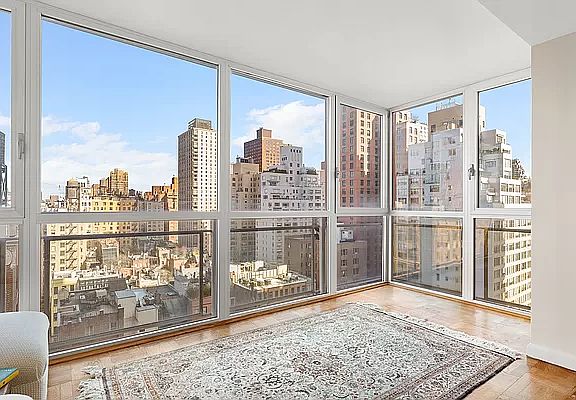 4th image of 150 E 69th St APT 15F