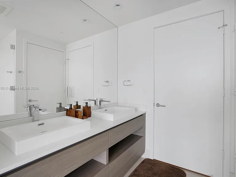 460 NE 28th St #2806 — Photo 7