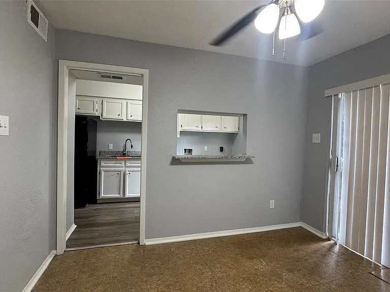 7925 Grove Ridge Dr — Photo 4