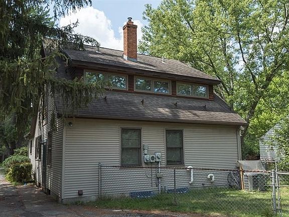 3rd image of 2715 Elmwood St
